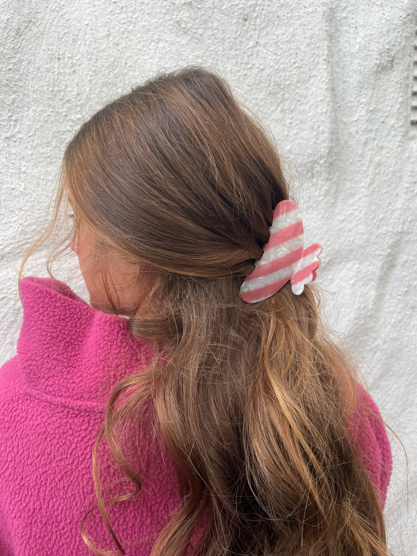 Pink & white twist claw clip. Perfect for thinner hair or for a half up look
